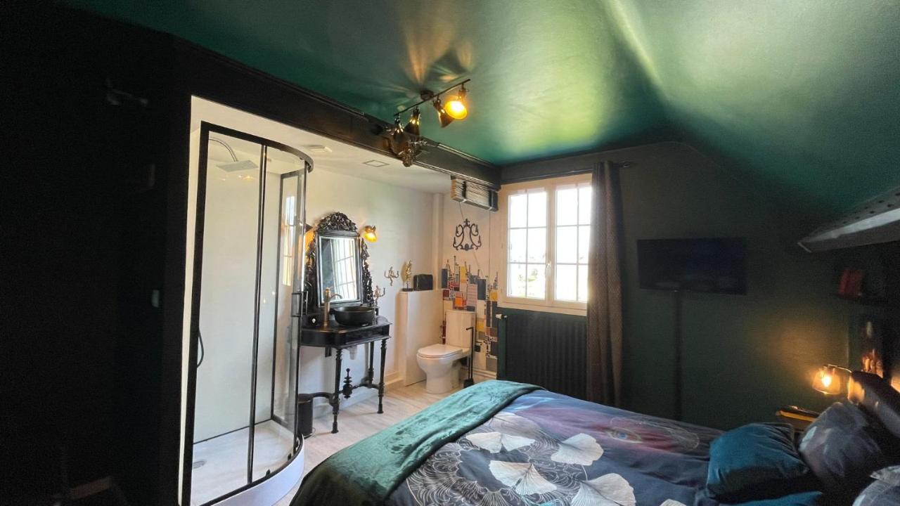 Les Nuits Victoriennes Bed & Breakfast Saint-Germain-du-Corbeis Exterior photo