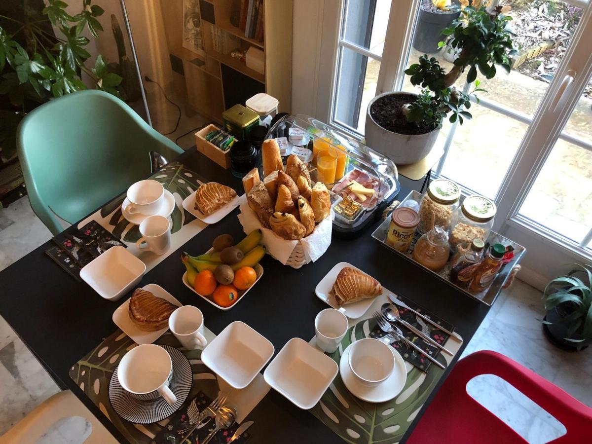 Les Nuits Victoriennes Bed & Breakfast Saint-Germain-du-Corbeis Exterior photo